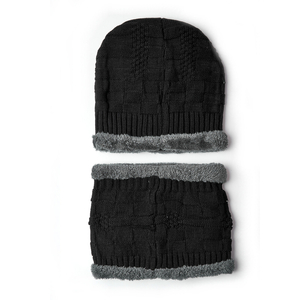 Черная мужская утепленная шапка и шарф-хомут