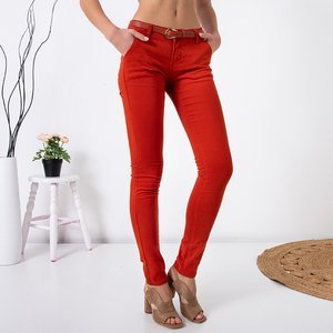 Красные женские брюки с ремнем