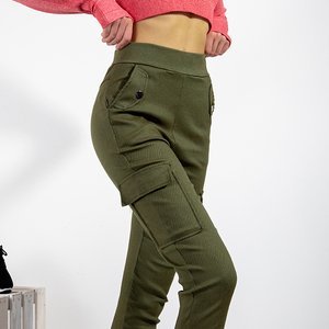 Зеленые женские брюки с карманами