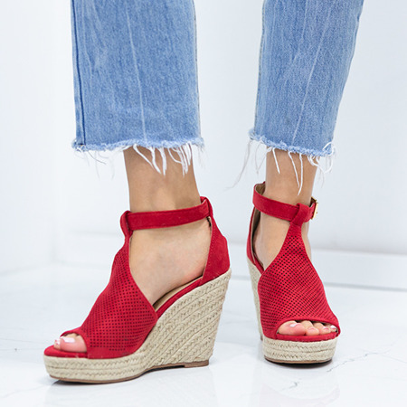 Червоні босоніжки на фасоні з ажурною обробкою Fastina - Взуття 1