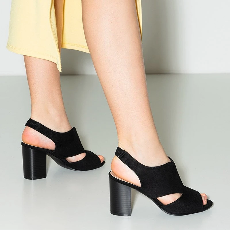 OUTLET Чорні жіночі сандалі з еко -замші на посту Luvenia - Взуття