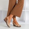 Бежеві жіночі босоніжки на клині Minisa - Взуття 1