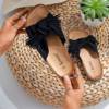 Чорно-коричневі жіночі тапочки з бахромою Amassa - Взуття