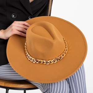 Коричневий жіночий капелюх із золотим ланцюжком