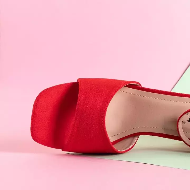 OUTLET Червоні жіночі босоніжки на низькому посту Isis - Взуття
