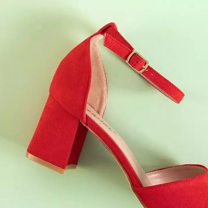 OUTLET Червоні жіночі босоніжки на низькому посту Isis - Взуття